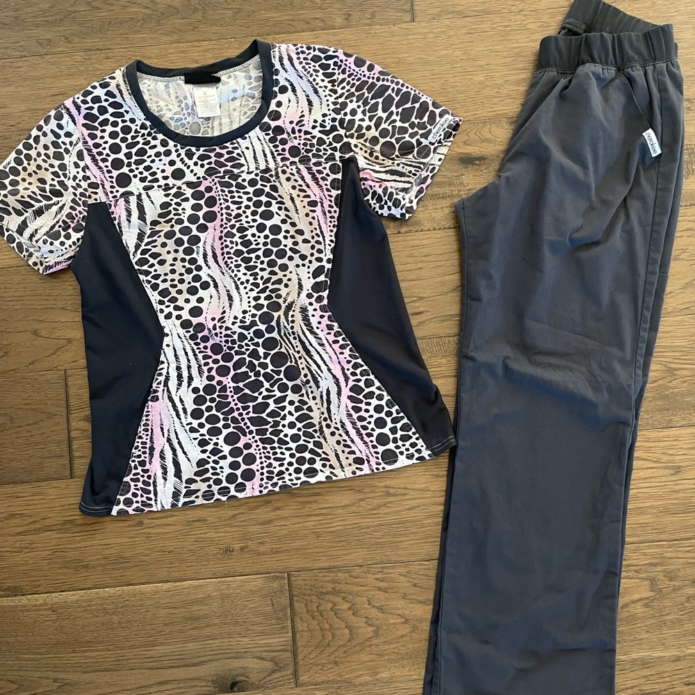 Women's Cherokee Scrub Set